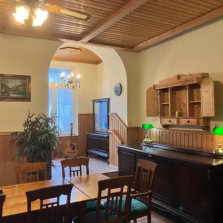 Gaestehaus Zur Burggraefin * マンダーシャイト